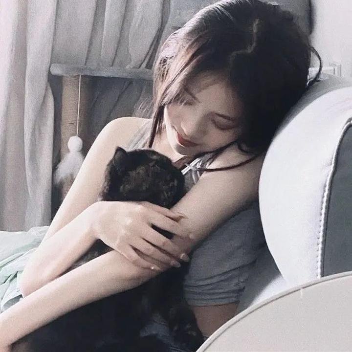 抓着彩虹的男人